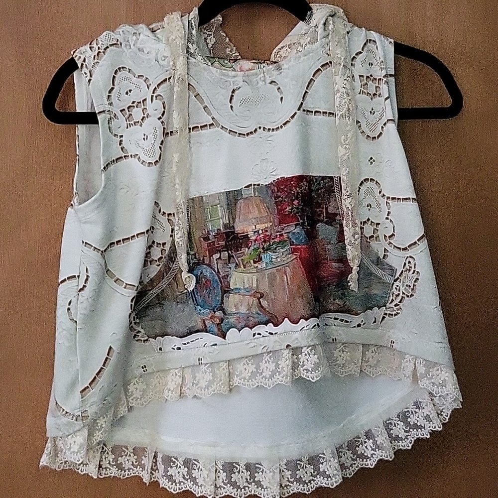 IPN Lace cream cropped art hoodie